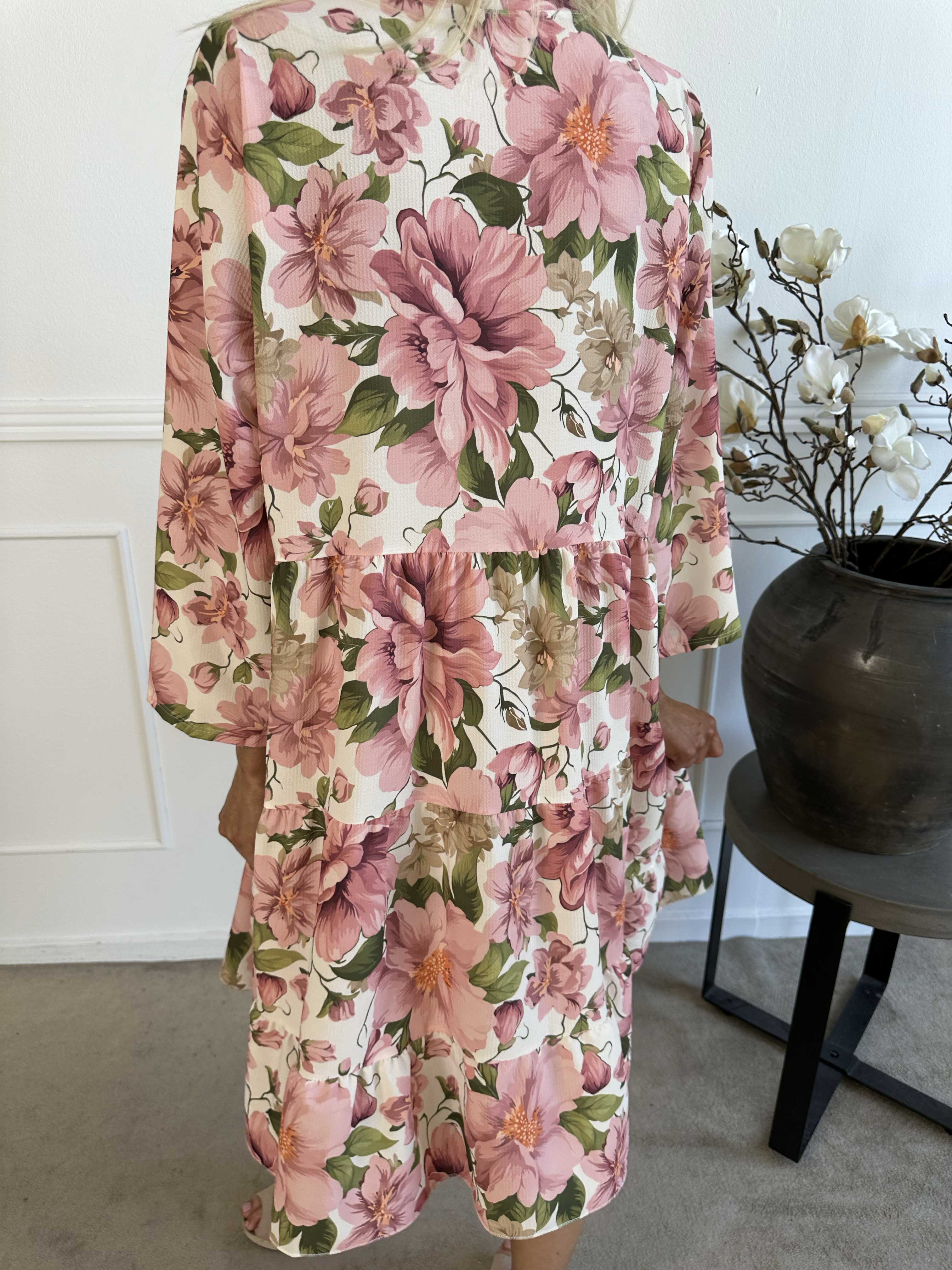 Flower Dress - Sød blomstret kjole med lag på lag look